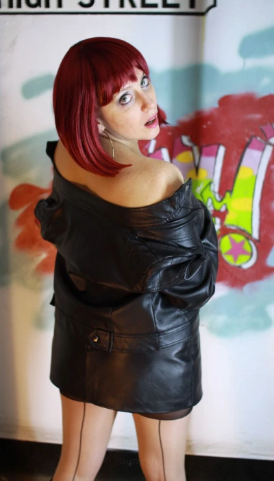 curvy_claire