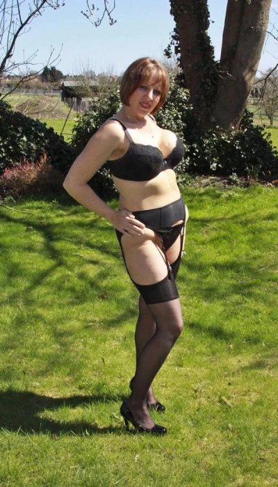 curvy_claire