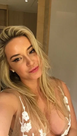 Gorgeous Bella GFE