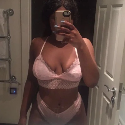 EbonyFreakAmia