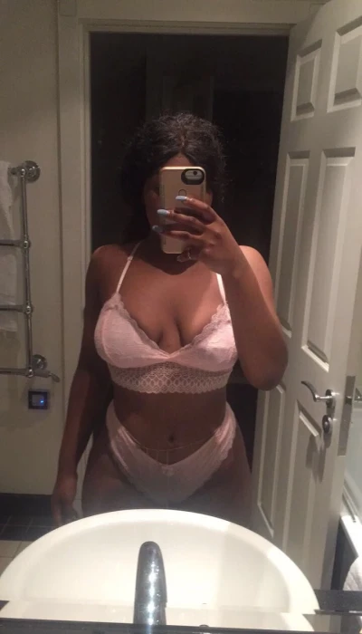 EbonyFreakAmia